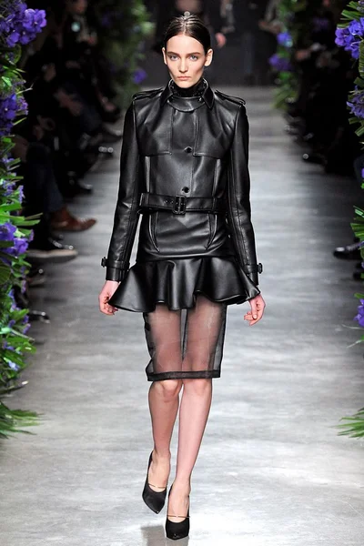 Look 25